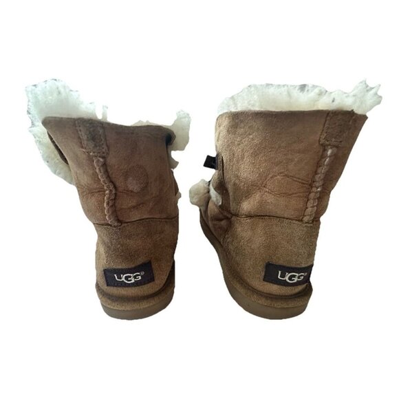 UGG Kids Girls Size 4 Gita Pom Pom Suede Chestnut Sheepskin Boots *READ* - Picture 4 of 10
